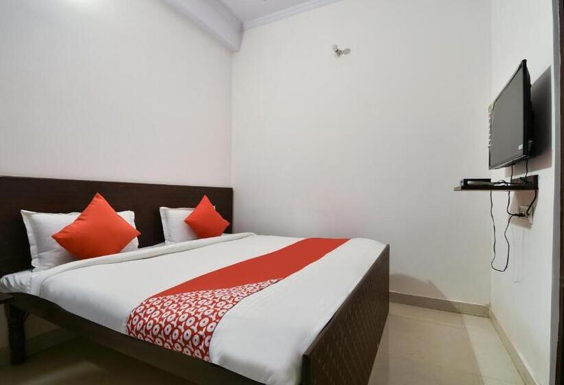 חדר קלאסי לשלושה, Flagship Ekta Palace