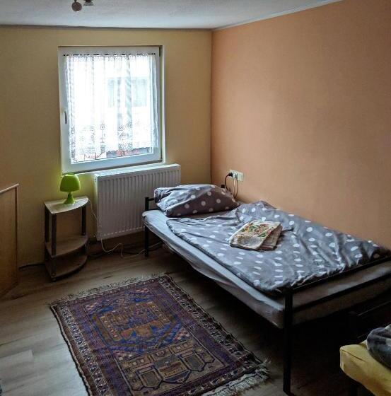 Quarto Quádruplo Estandar, Krw Location