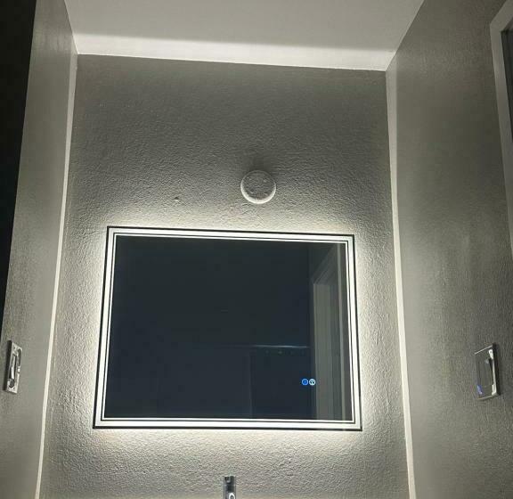 Номер Deluxe, Royal Motel Tracy
