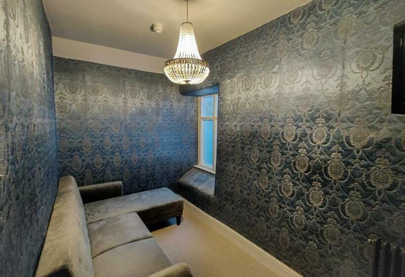 家庭间, Plas Dolguog