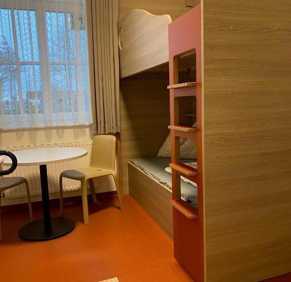 اتاق استاندارد چهارنفره با سرویس بهداشتی مشترک, Jugendherberge Büsum