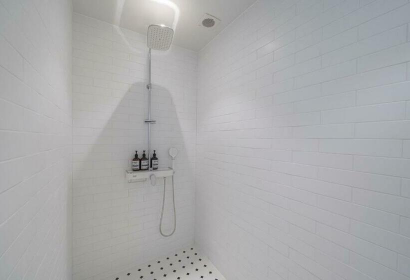 标准间, Brown Dot Siheung Geobuksum