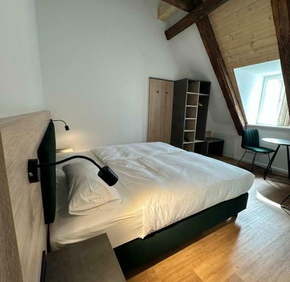 Студия Стандарт, Hopfenhotel Am Adenauerufer