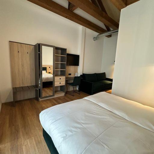 Standard-studio, Hopfenhotel Am Adenauerufer