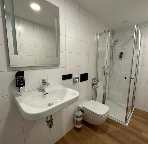 Superior Neljän Hengen Huone, Hopfenhotel Am Adenauerufer