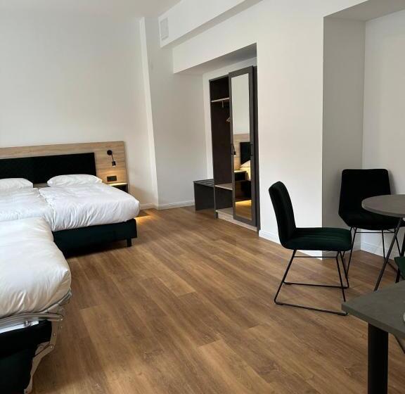 Superior Neljän Hengen Huone, Hopfenhotel Am Adenauerufer