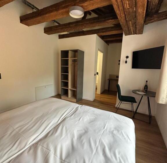 Deluxe Kolmen Hengen Huone, Hopfenhotel Am Adenauerufer