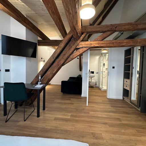 Deluxe Neljän Hengen Huone, Hopfenhotel Am Adenauerufer