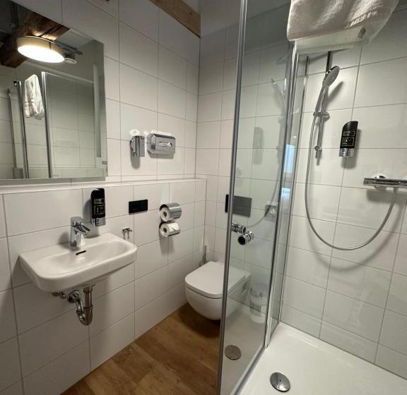 Deluxe Neljän Hengen Huone, Hopfenhotel Am Adenauerufer