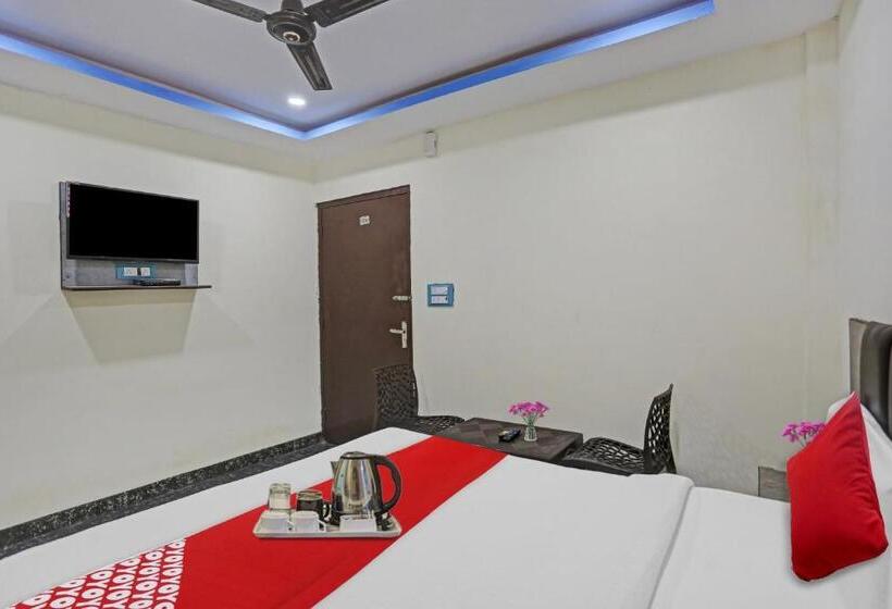 トリプルクラシックルーム, Flagship Royal Palace Guest House Near Vishwa Vidyalaya Metro Station