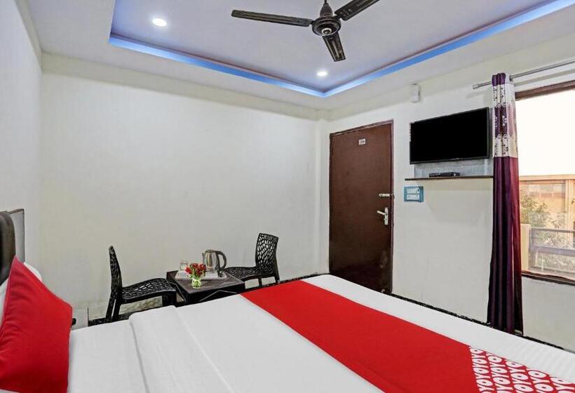 トリプルクラシックルーム, Flagship Royal Palace Guest House Near Vishwa Vidyalaya Metro Station
