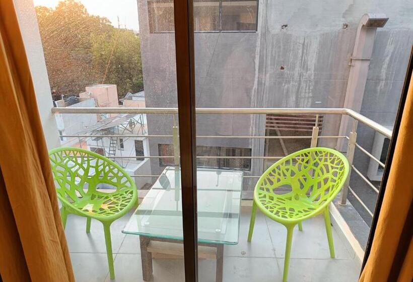 Quarto Quádruplo Deluxe, Lotus