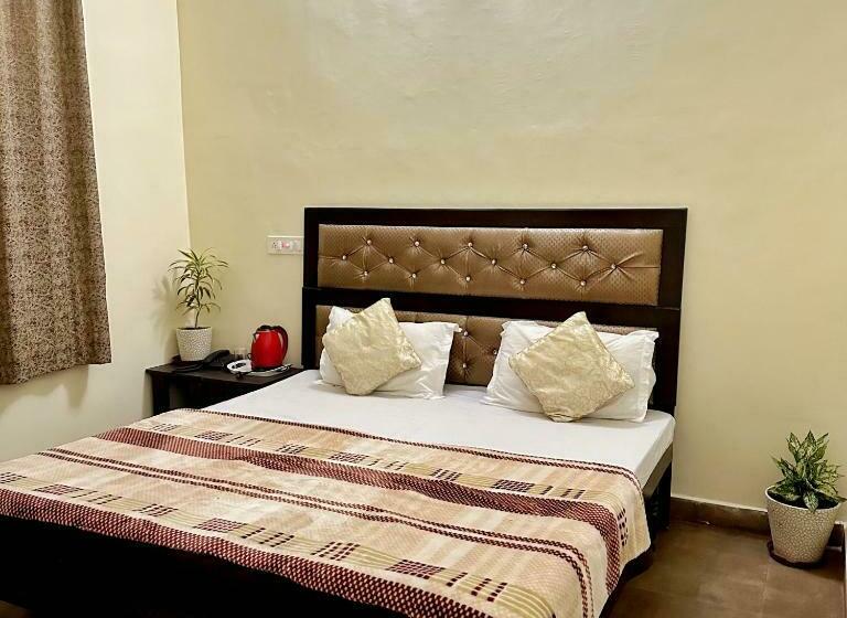 标准间, Raahi Stay, Landing Site Bir   Stay & Cafe