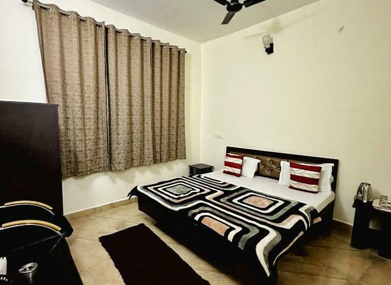 标准间, Raahi Stay, Landing Site Bir   Stay & Cafe