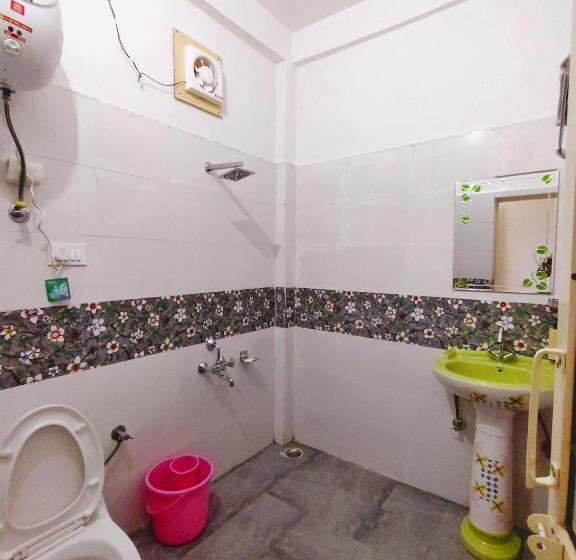 标准间, Raahi Stay, Landing Site Bir   Stay & Cafe