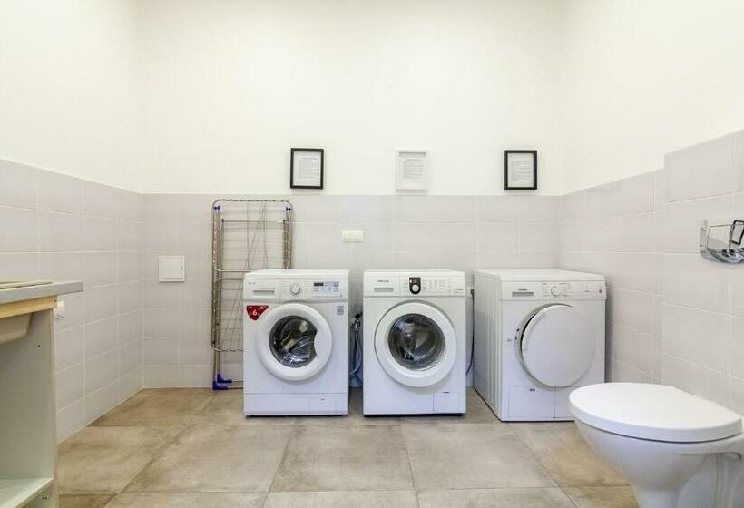 اتاق اکونومی, Bazze