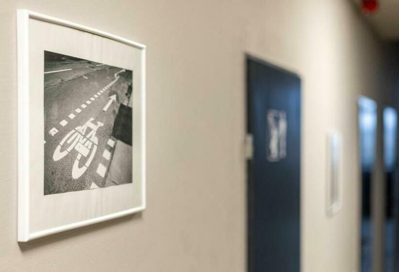 اتاق اکونومی, Bazze