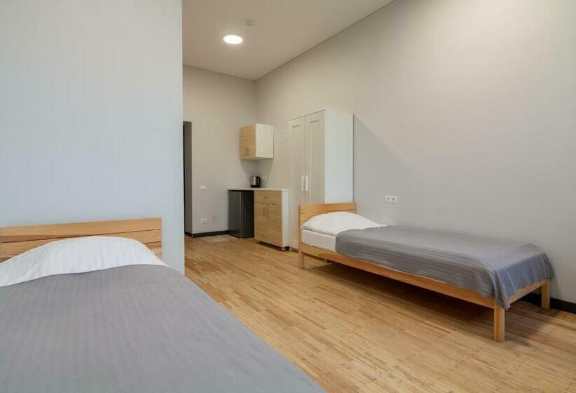 اتاق اکونومی, Bazze