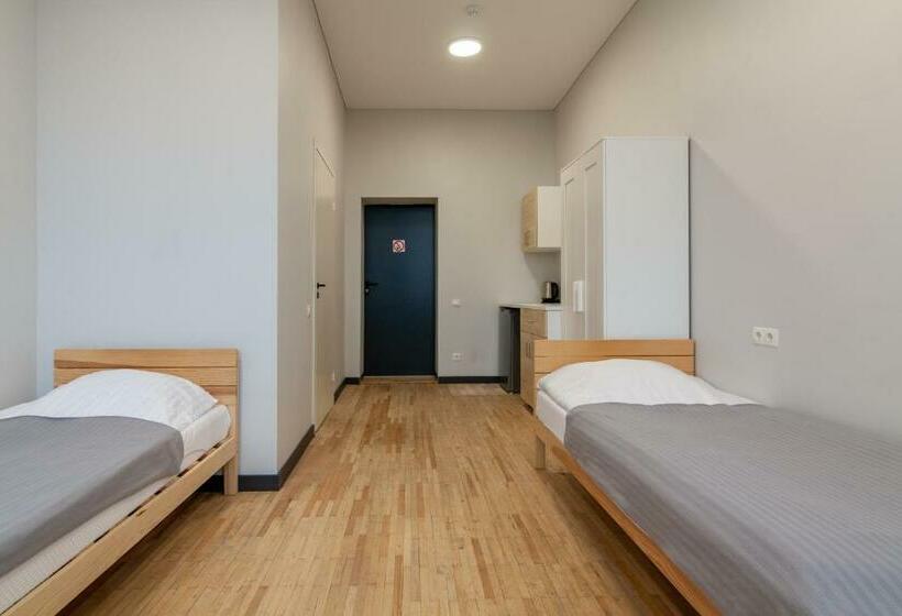 اتاق اکونومی, Bazze