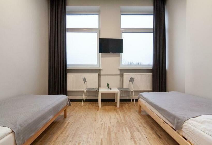 اتاق اکونومی, Bazze