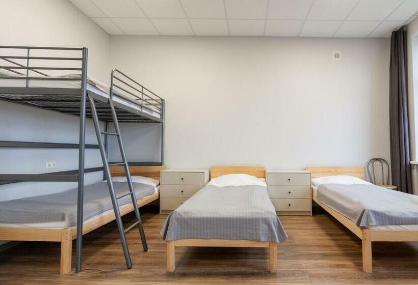 اتاق اکونومی, Bazze