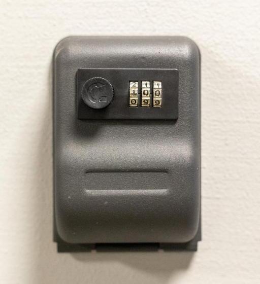 Economy Triple Room, Bazze