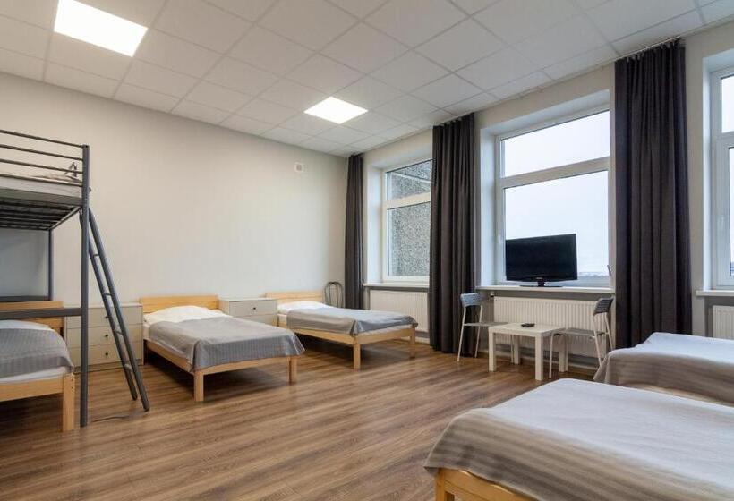 اتاق خانوادگی با سرویس بهداشتی مشترک, Bazze