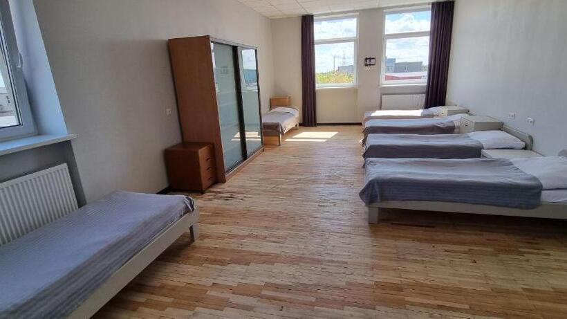 تختخواب در اتاق مشترک, Bazze