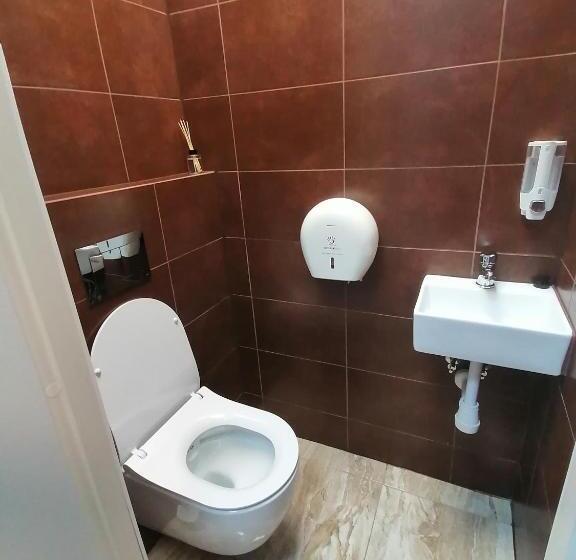 اتاق خانوادگی, Bazze