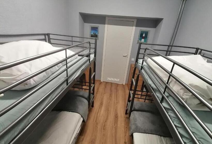 اتاق خانوادگی, Bazze