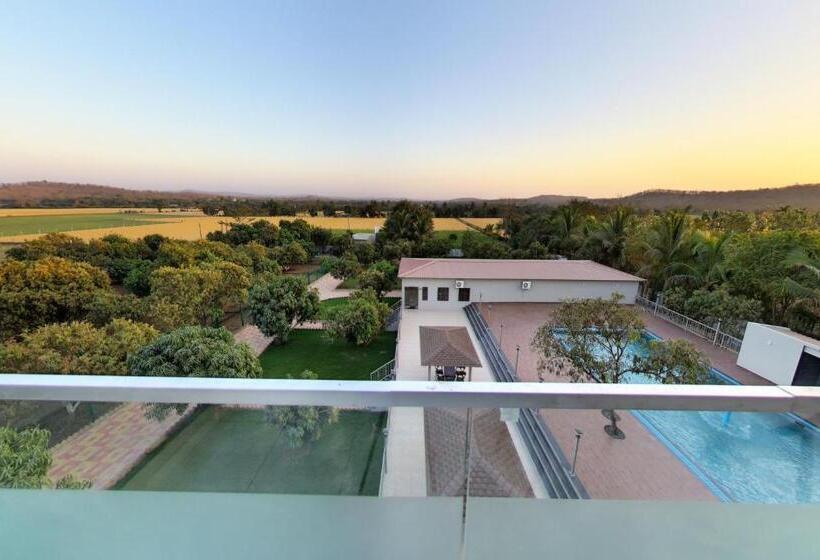 מיטת קינג בסוויטה, Anantam Resort