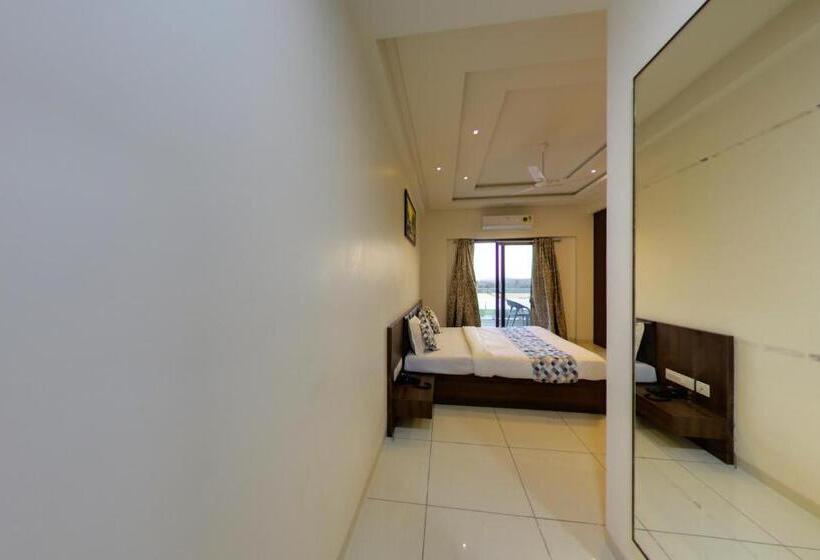 מיטת קינג בסוויטה, Anantam Resort