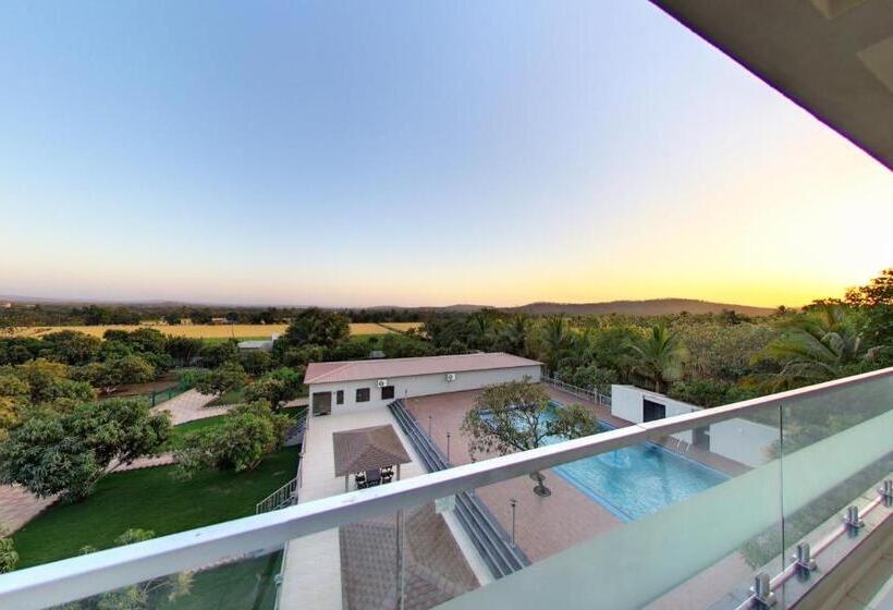 מיטת קינג בסוויטה, Anantam Resort