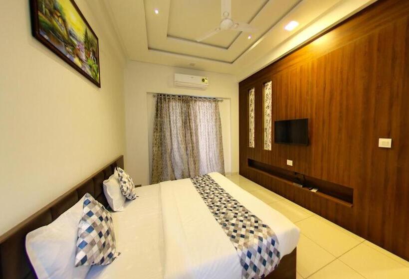 מיטת קינג בסוויטה, Anantam Resort