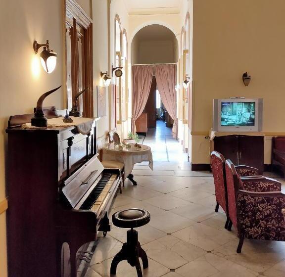 اتاق استاندارد با سرویس بهداشتی مشترک, Clement S House Hostel