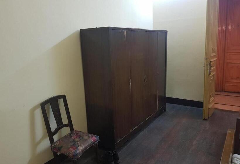 اتاق اکونومی, Clement S House Hostel