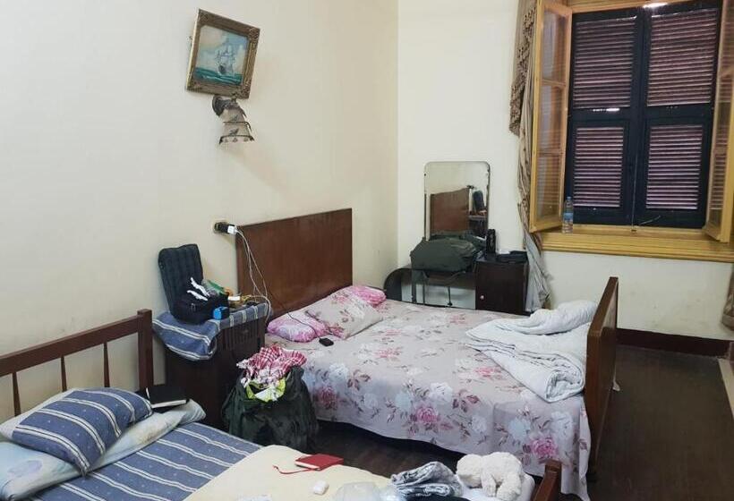 اتاق اکونومی, Clement S House Hostel