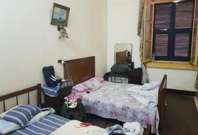 اتاق اکونومی, Clement S House Hostel
