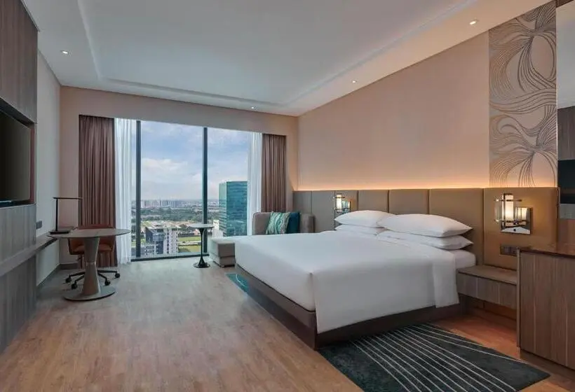 キングサイズベッドのスタンダードルーム, Courtyard By Marriott Setia Alam