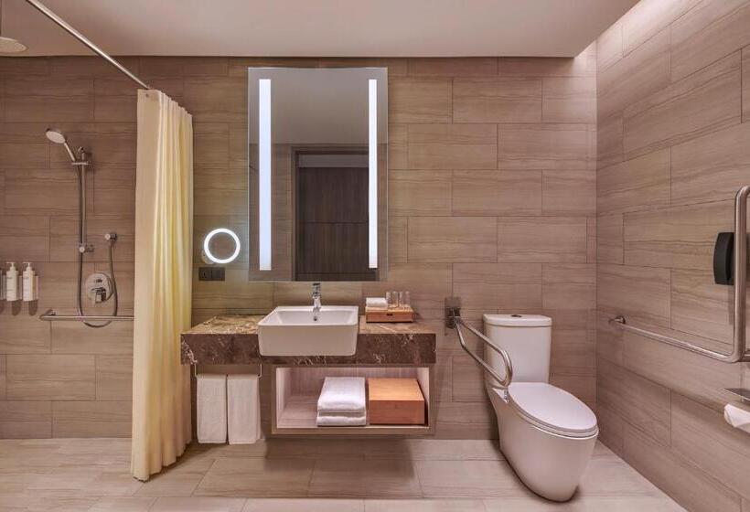 带大床的标准间, Courtyard By Marriott Setia Alam