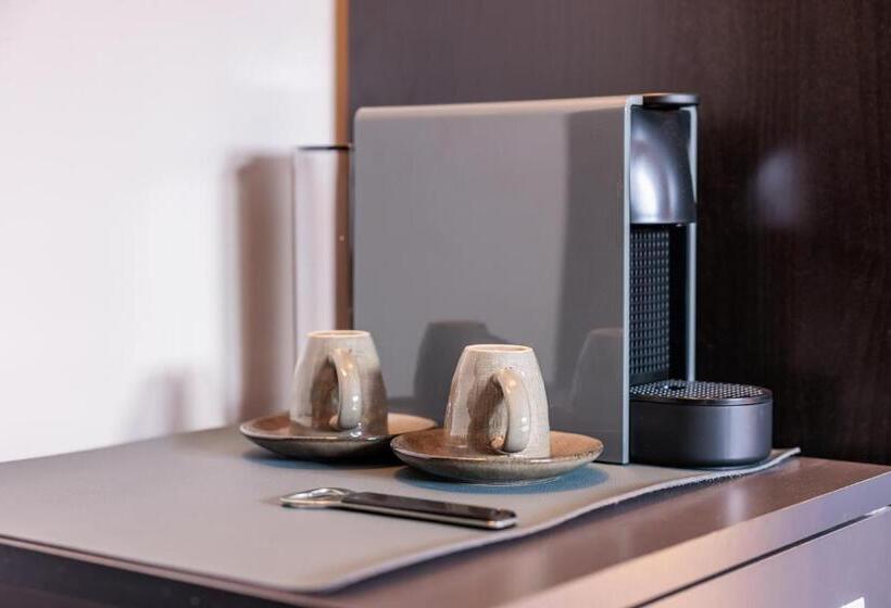 اتاق استاندارد, No 8 Bed & Bar