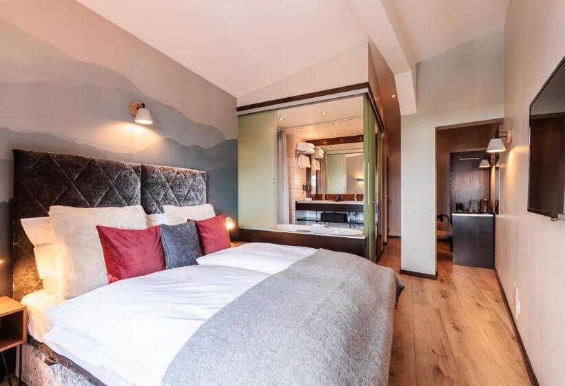 اتاق استاندارد با بالکن, No 8 Bed & Bar