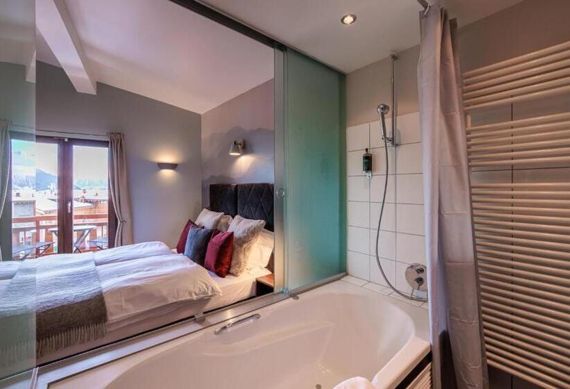 اتاق استاندارد با بالکن, No 8 Bed & Bar