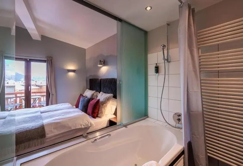 اتاق استاندارد با بالکن, No 8 Bed & Bar