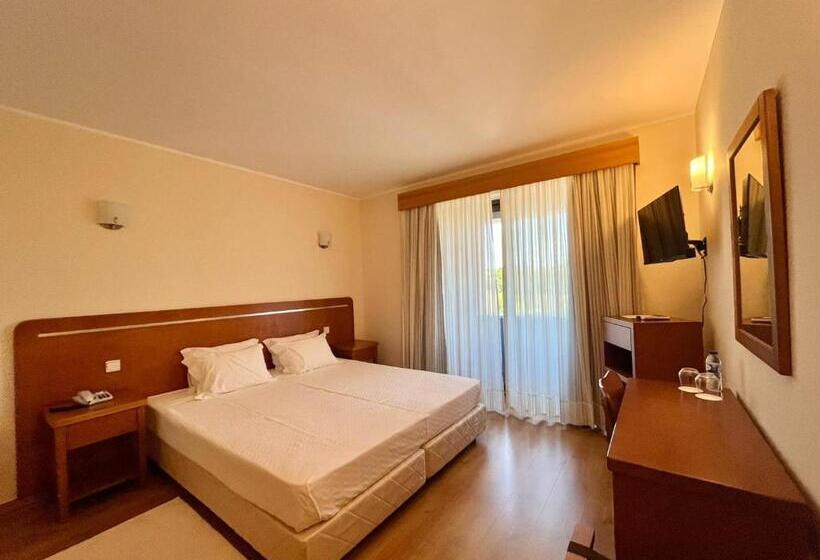 Номер Стандарт с Балконом, O Guerreiro