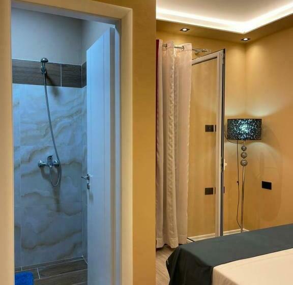 اتاق استاندارد با بالکن, Latifi Guesthouse