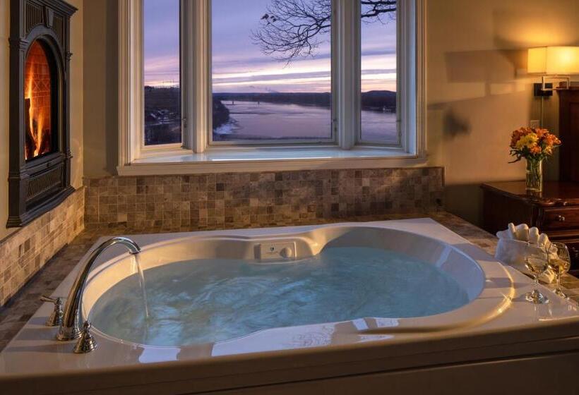 带河湖景观的套房, Hermann Hill