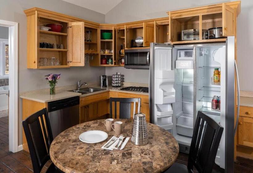 带河湖景观的套房, Hermann Hill