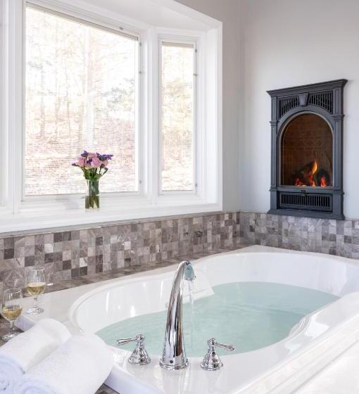 带河湖景观的套房, Hermann Hill