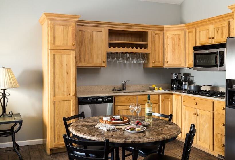 带河湖景观的套房, Hermann Hill